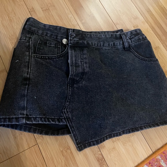 Jean Skort! Super cute! - Picture 4 of 4